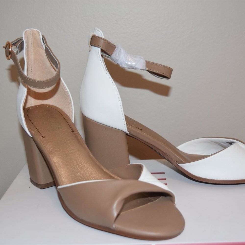 Lucca Lane Chunky Heel Sandal, Size 8